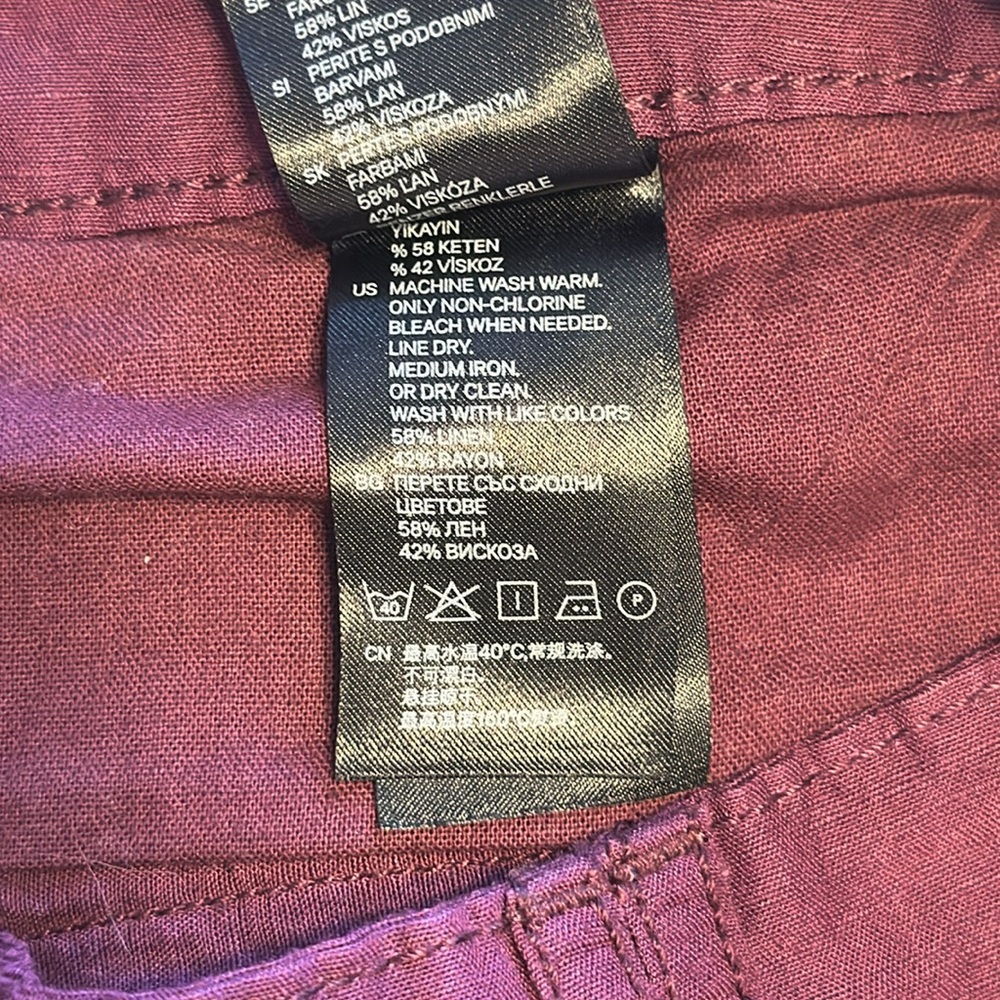 Early 2000’s H&M low rise linen shorts. Maroon. Size 12. 58% Linen 42% Viscose. - Picture 4 of 6